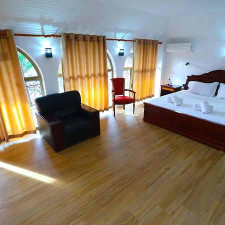 Vila Alizee Hotel Tirana Extérieur photo
