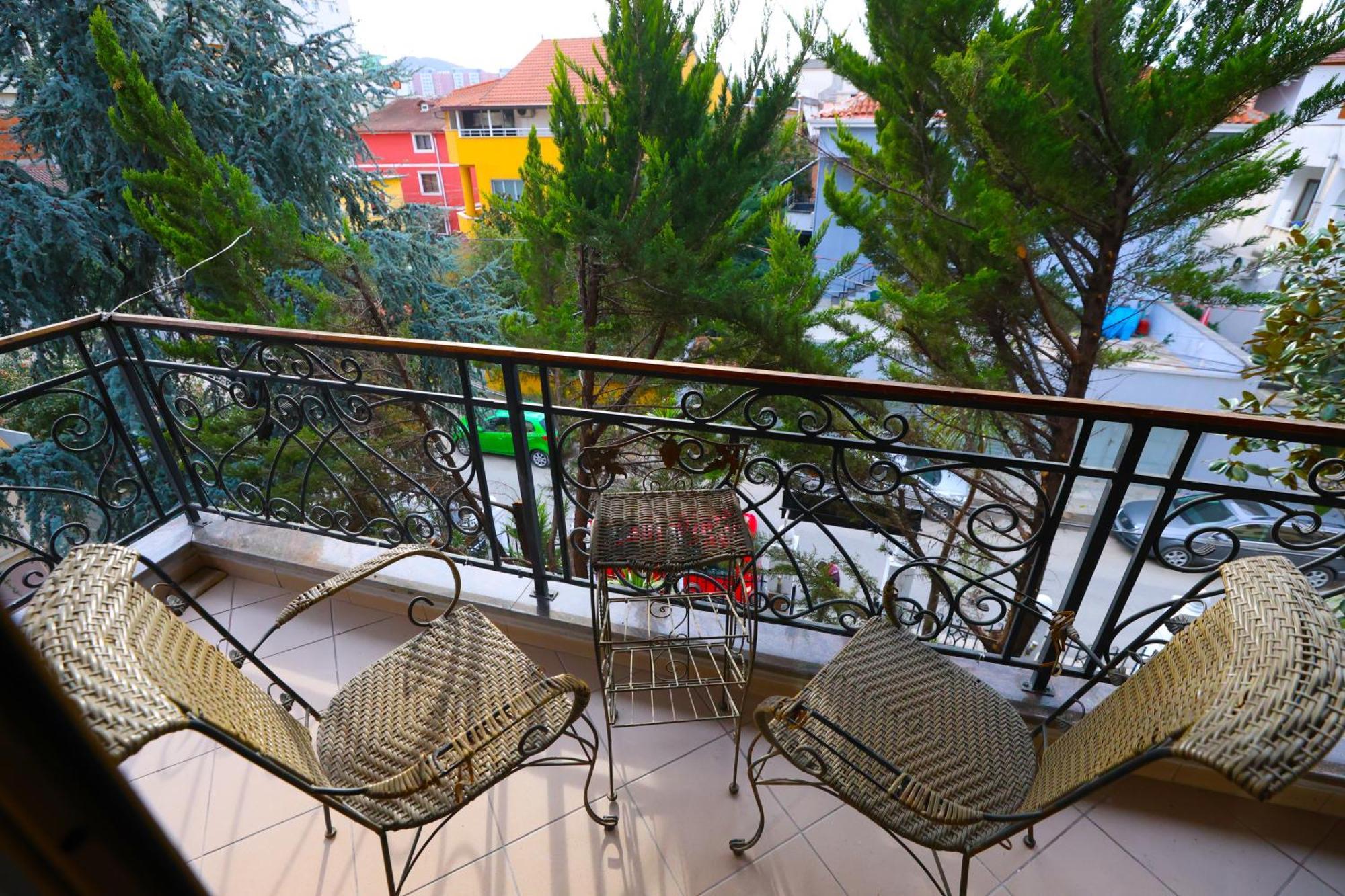 Vila Alizee Hotel Tirana Extérieur photo
