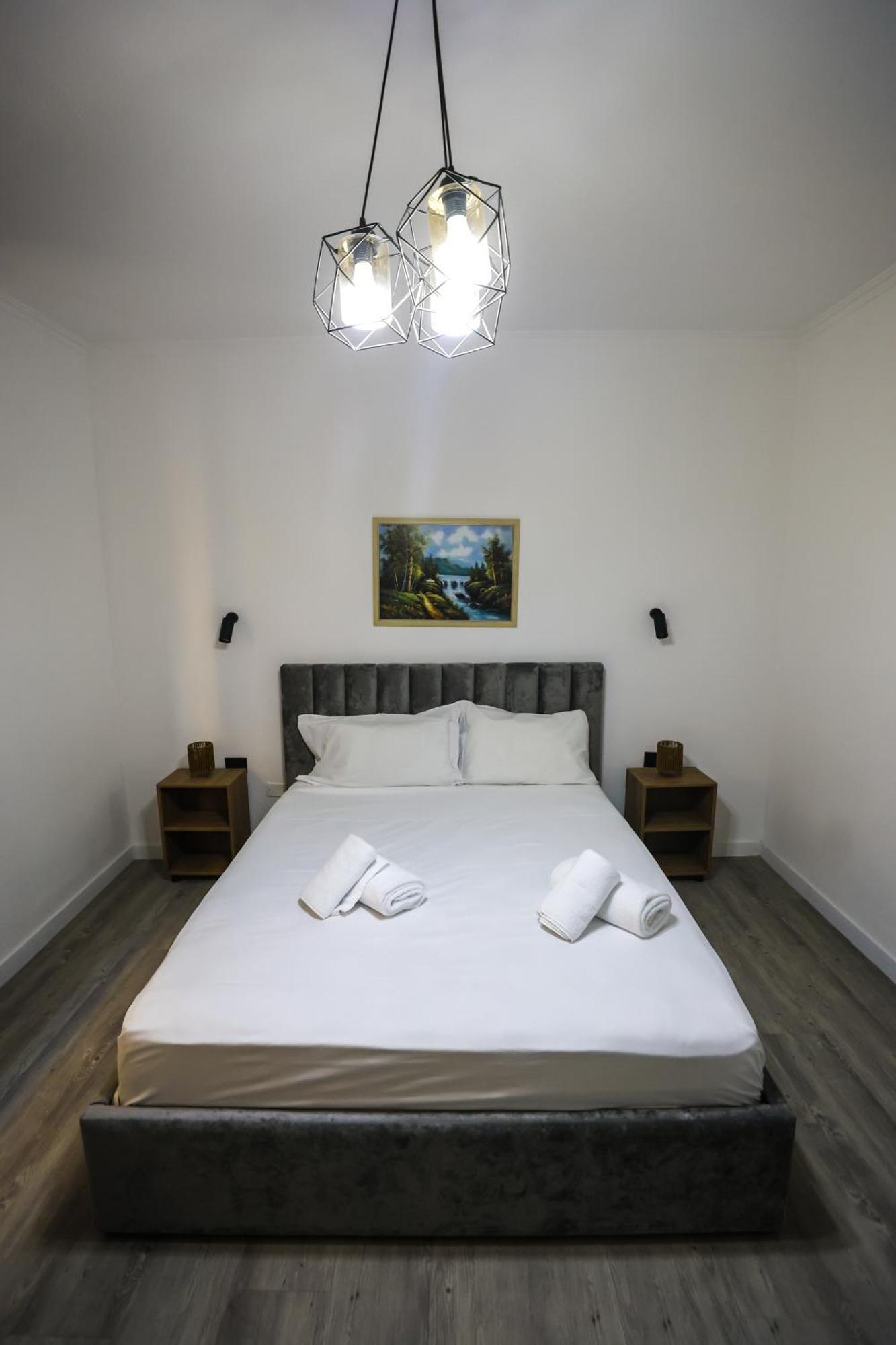 Vila Alizee Hotel Tirana Extérieur photo