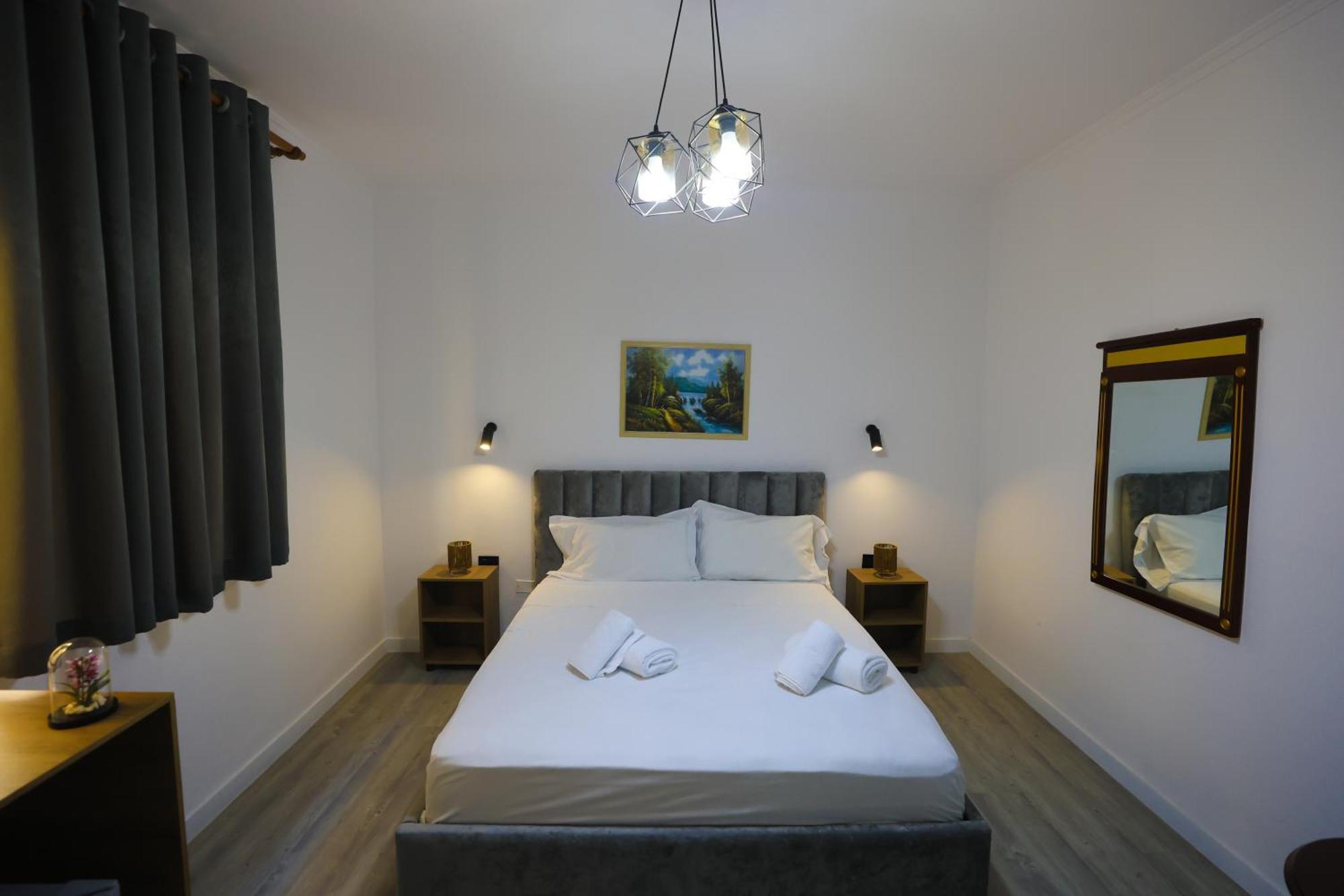 Vila Alizee Hotel Tirana Extérieur photo