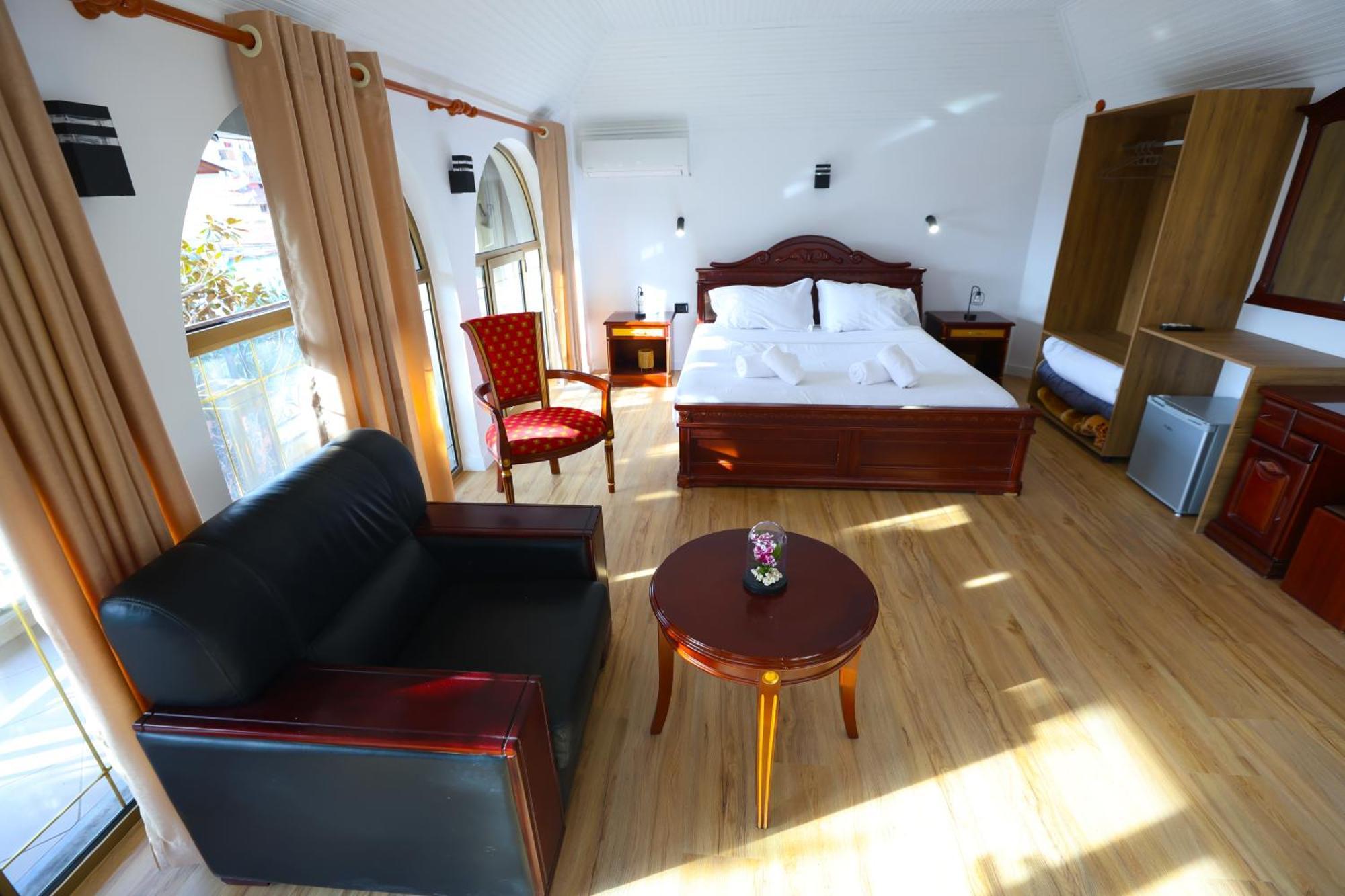 Vila Alizee Hotel Tirana Extérieur photo