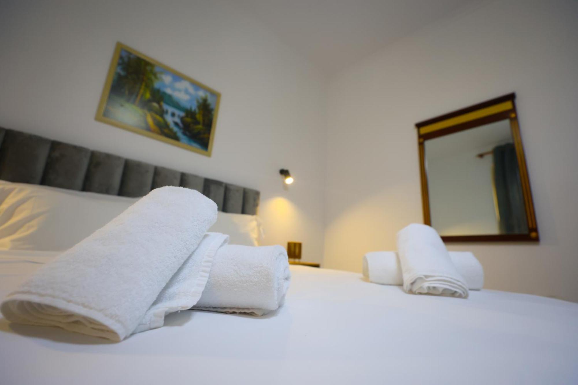 Vila Alizee Hotel Tirana Extérieur photo