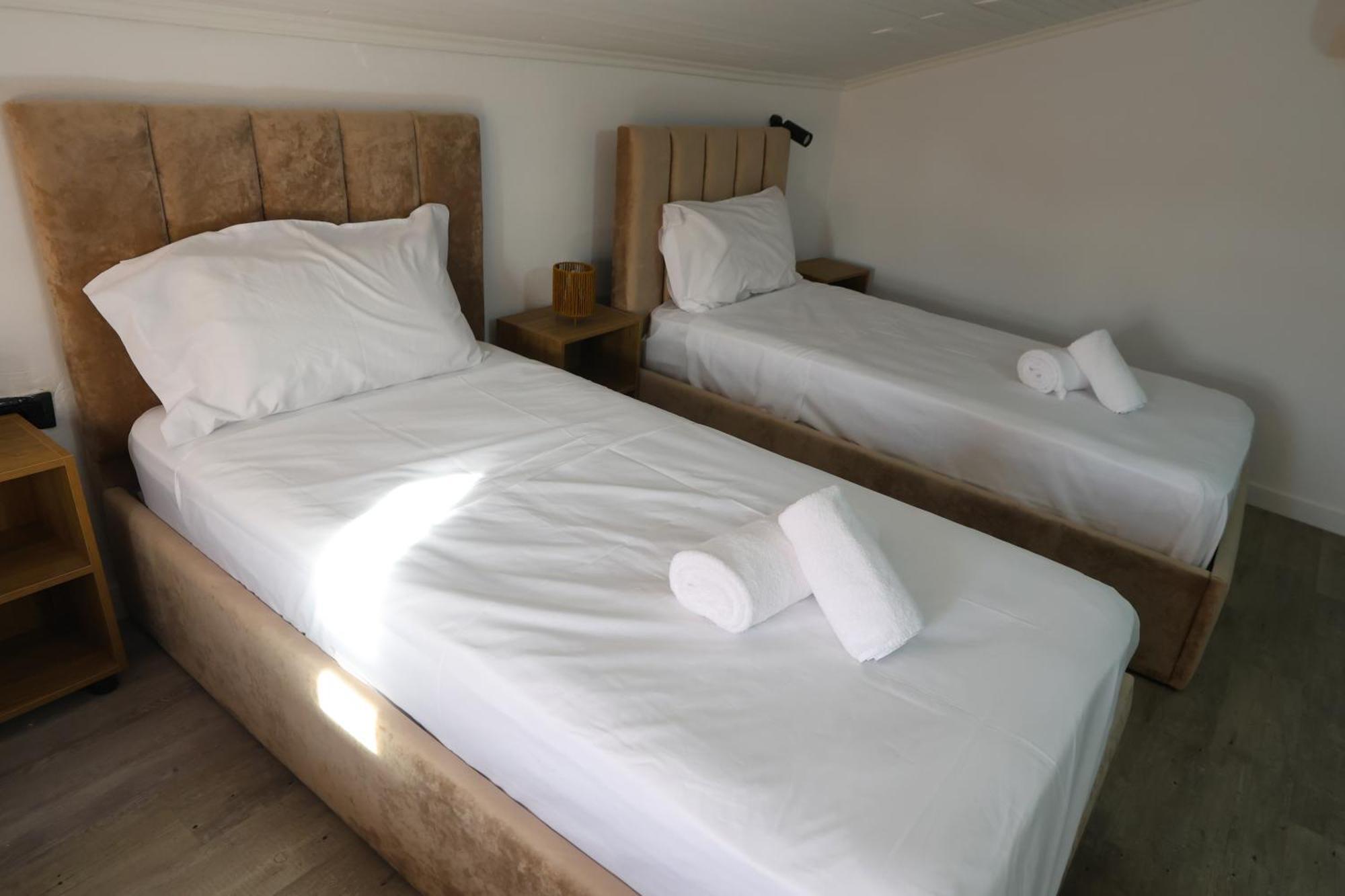 Vila Alizee Hotel Tirana Extérieur photo